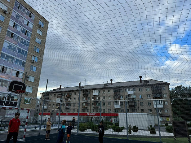 Установка заградительной сетки для ЖК Столица г. Екатеринбург ул. Д.Зверева 17а